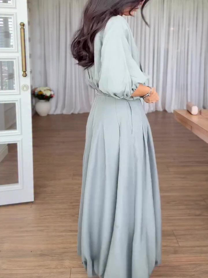 Effortlessly Elegant Dress with a Timeless Design