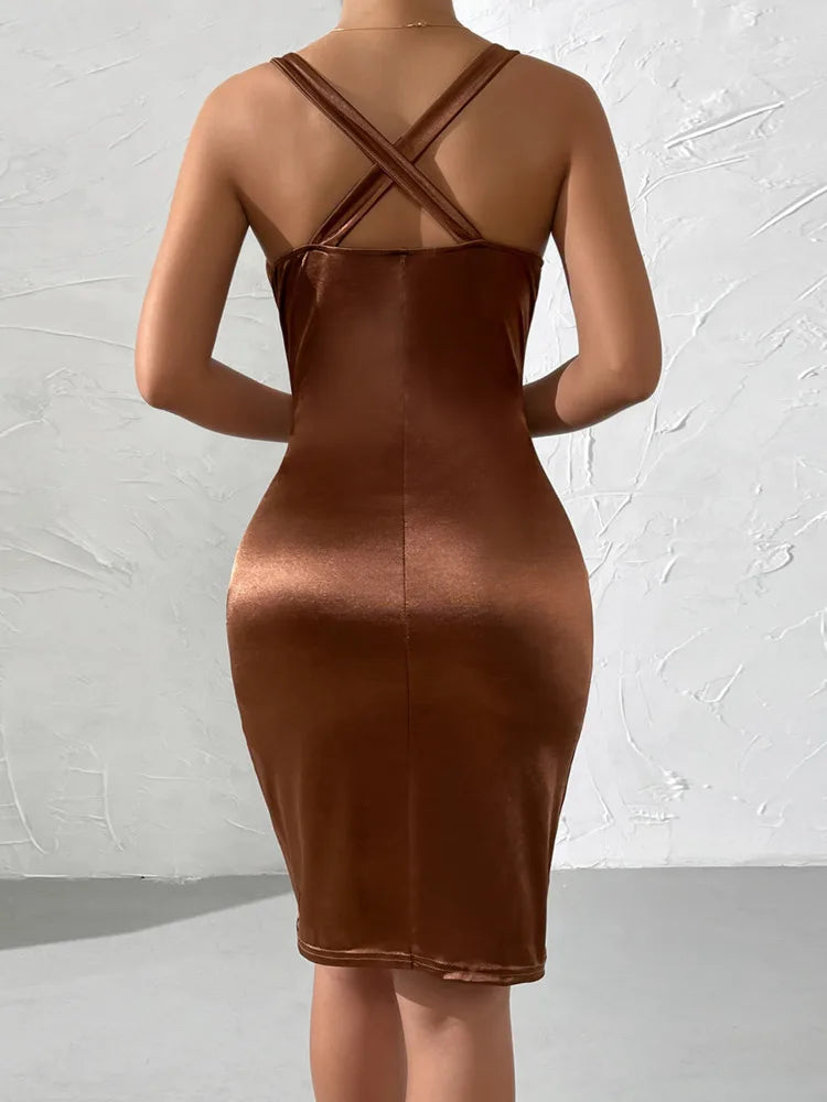 Beautifully Finished Dress in a Timeless Design