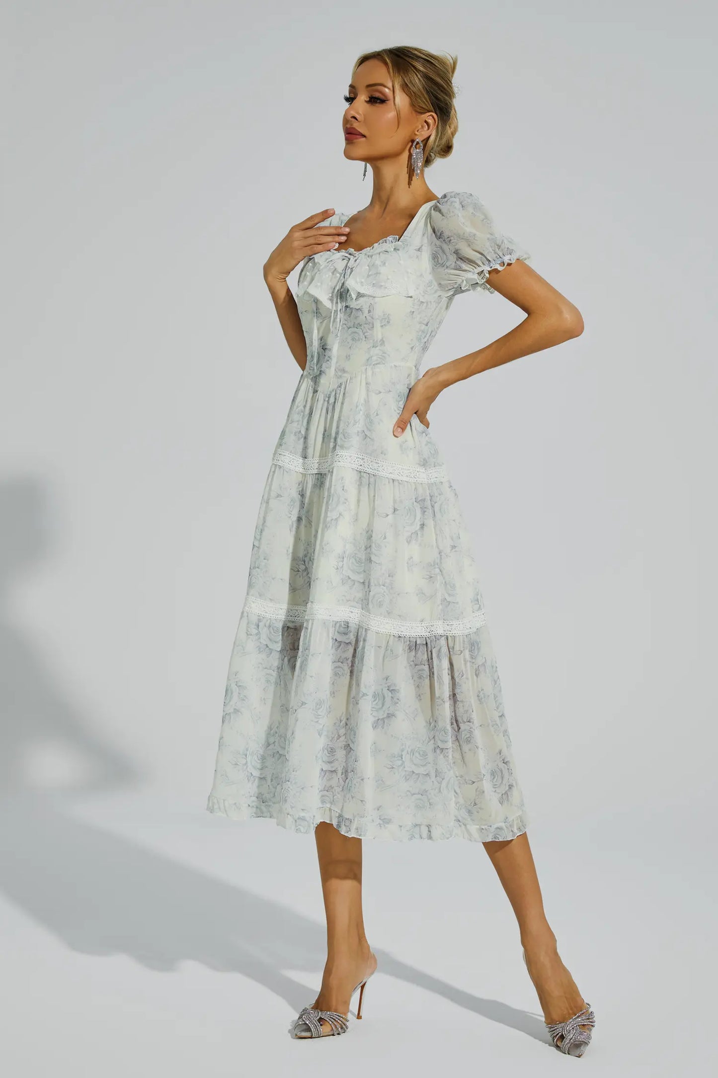 Beautifully Finished Dress in a Timeless Design