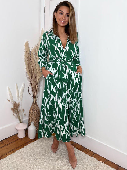 Classic Vintage Dress with a Flattering Fit