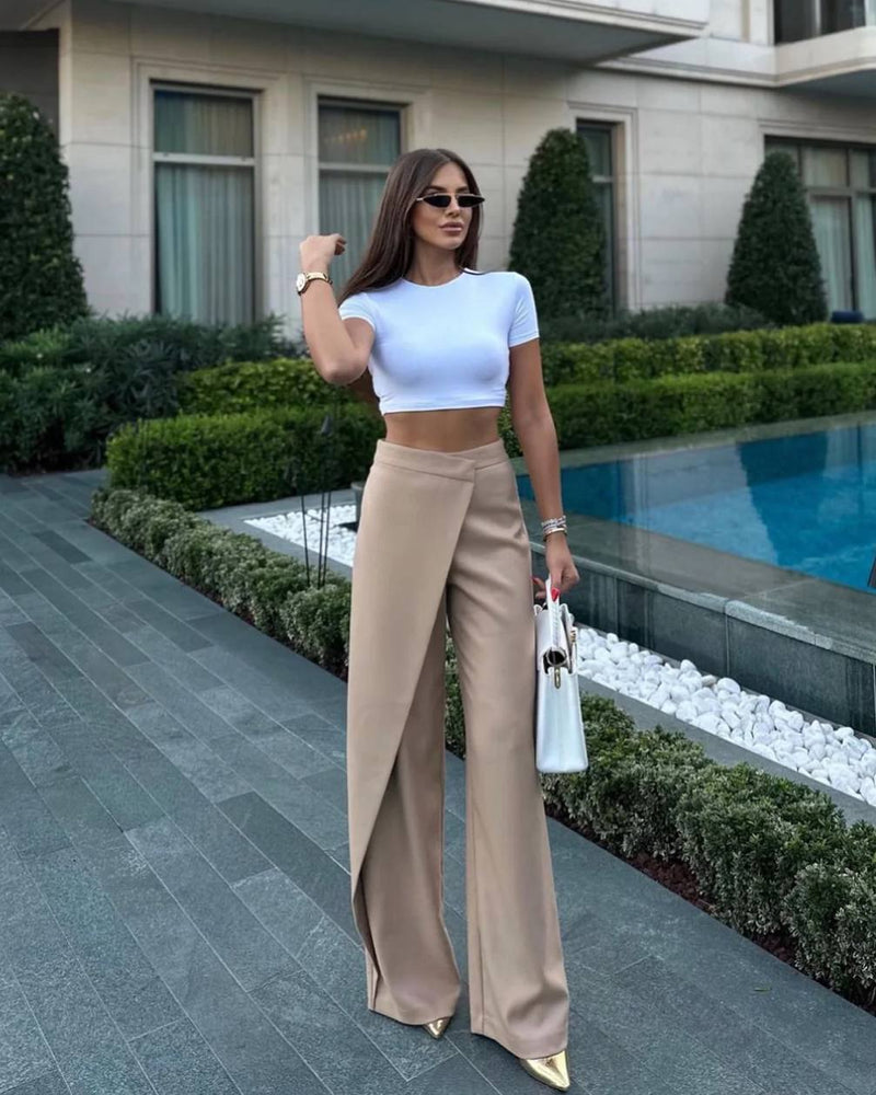 Effortlessly Elegant Pants with a Timeless Design