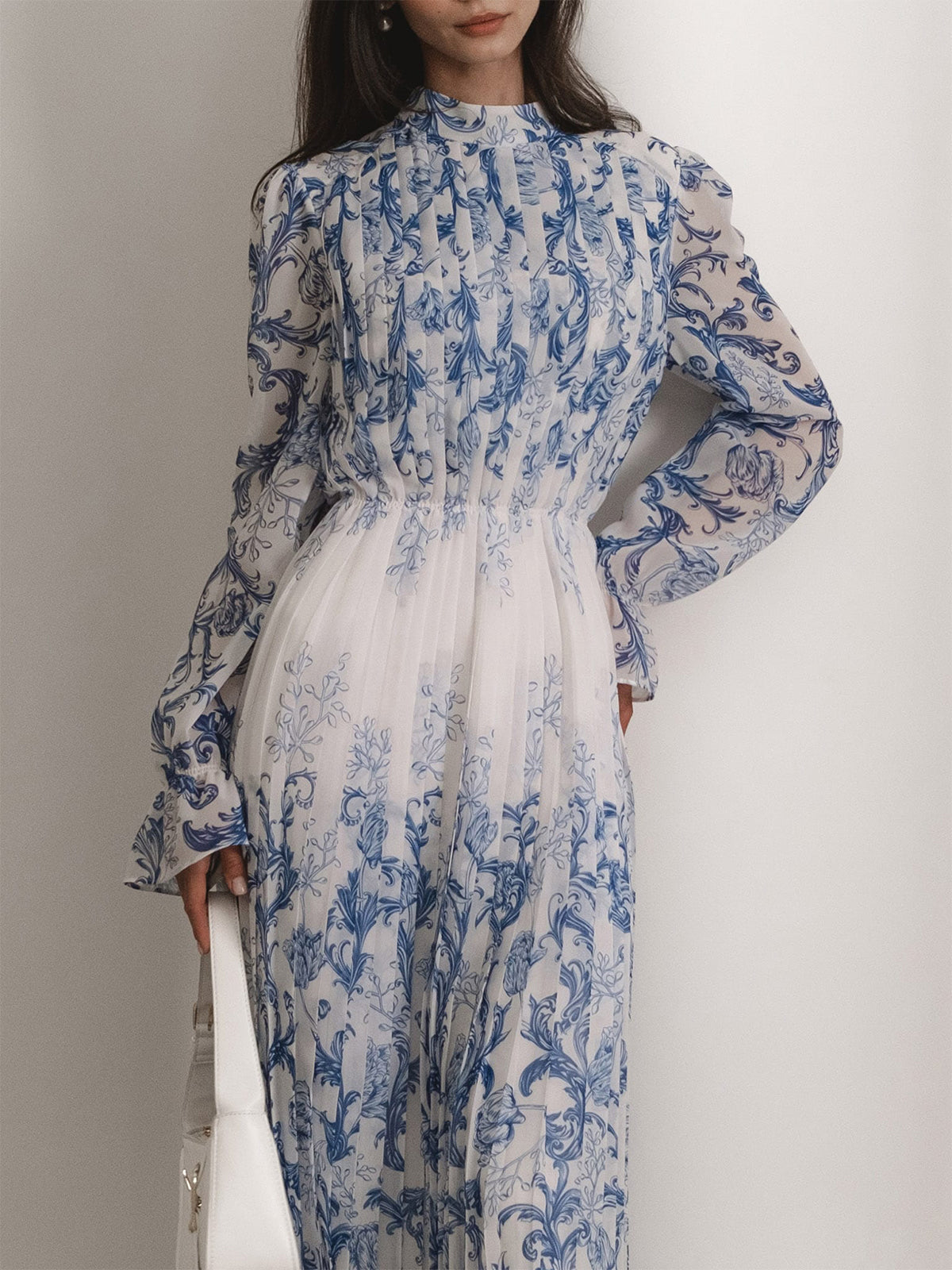 Well Tailored Dress with a Graceful Silhouette