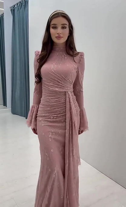 Beautifully Finished Dress in a Timeless Design