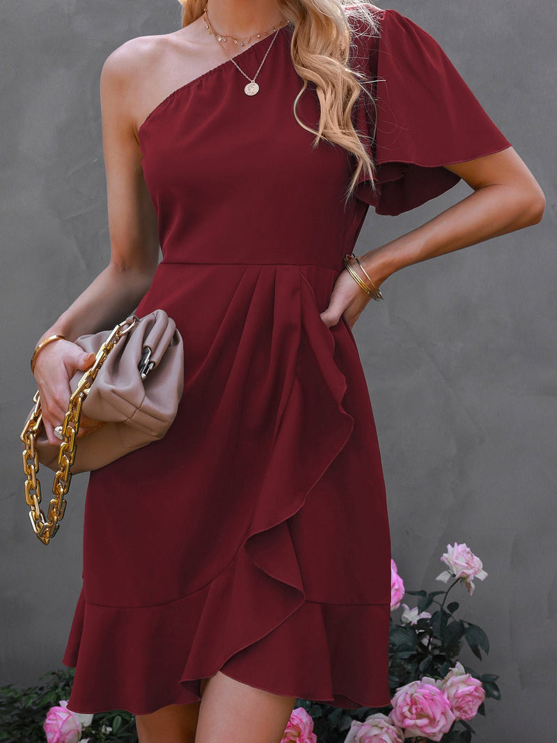 Well Tailored Dress with a Graceful Silhouette