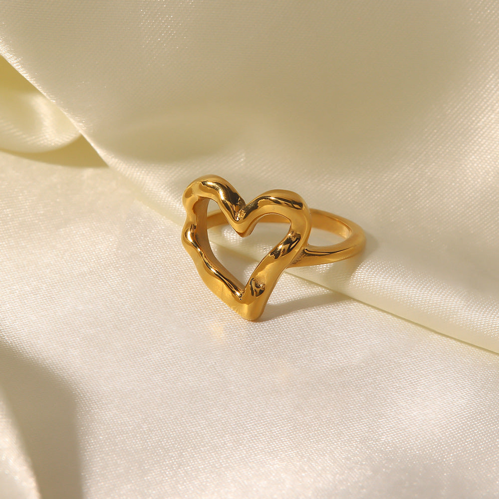 Classic Gold Ring with Timeless Appeal