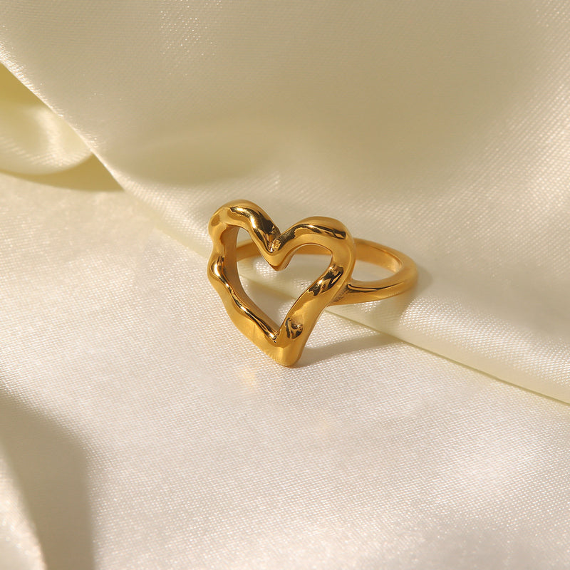 Classic Gold Ring with Timeless Appeal