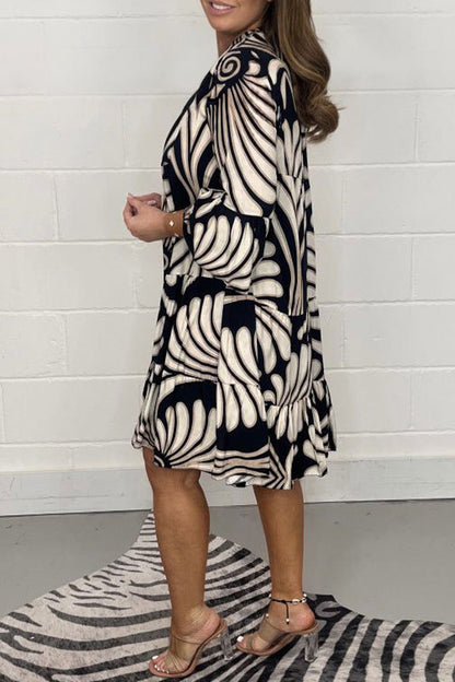 Classic Vintage Dress with a Flattering Fit