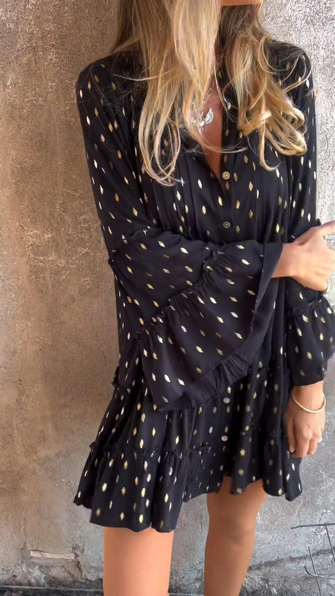 Effortlessly Elegant Dress with a Timeless Design