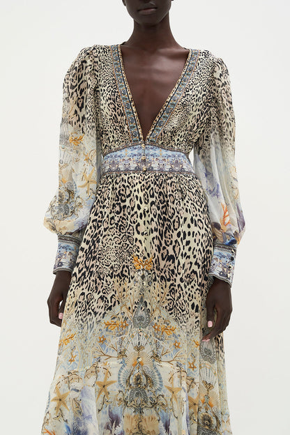 Classic Vintage Dress with a Flattering Fit