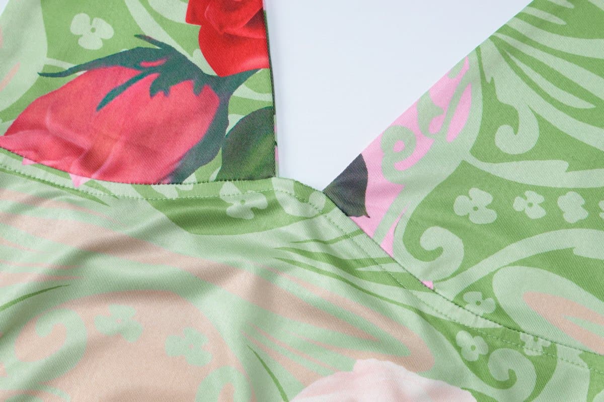 Beautifully Finished Dress in a Timeless Design