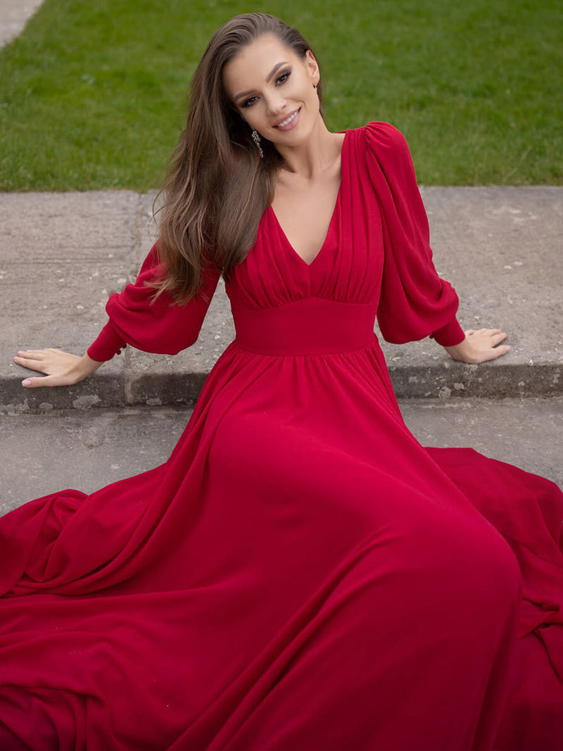 Beautifully Finished Dress in a Timeless Design