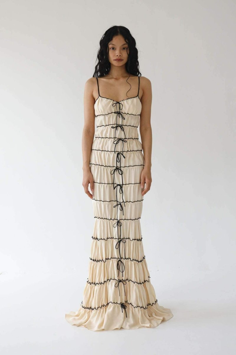 Effortlessly Elegant Dress with a Timeless Design