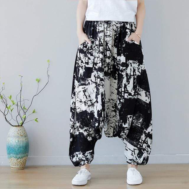 Effortlessly Elegant Pants with a Timeless Design