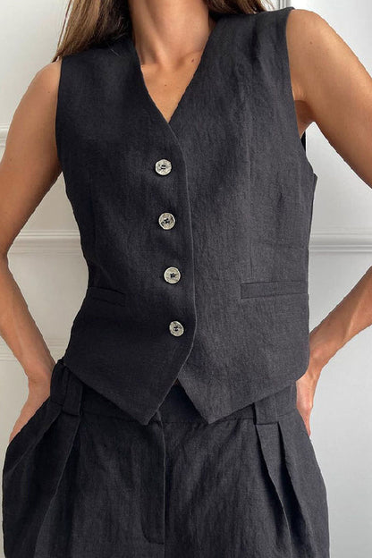 Well Tailored Pants with a Graceful Silhouette