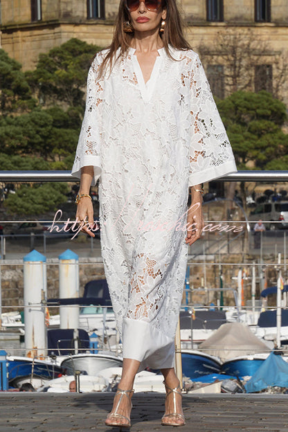 Beautifully Finished Dress in a Timeless Design