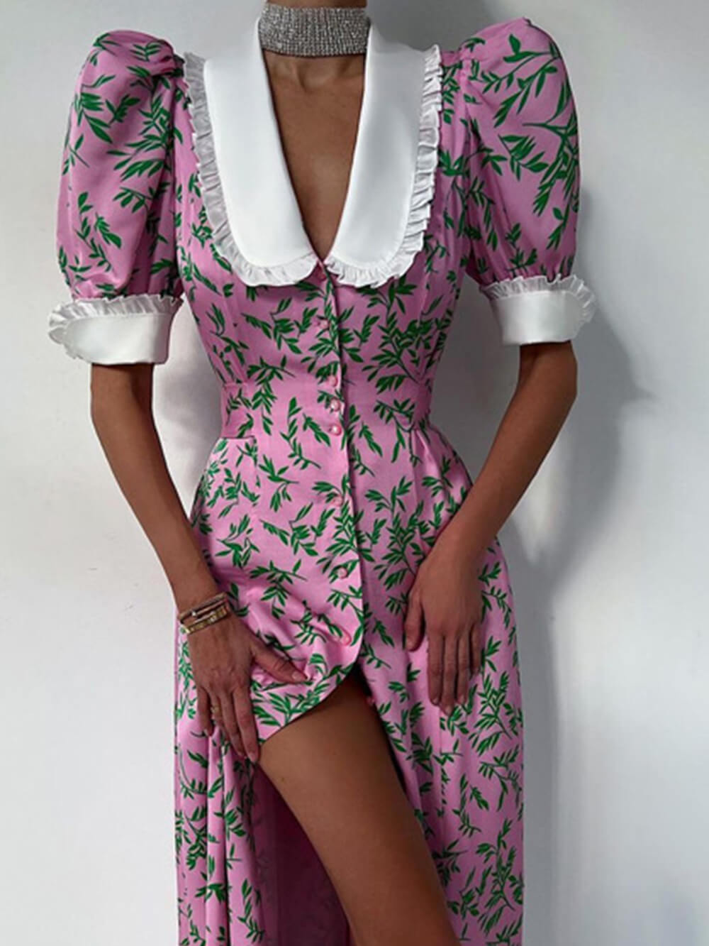 Well Tailored Dress with a Graceful Silhouette