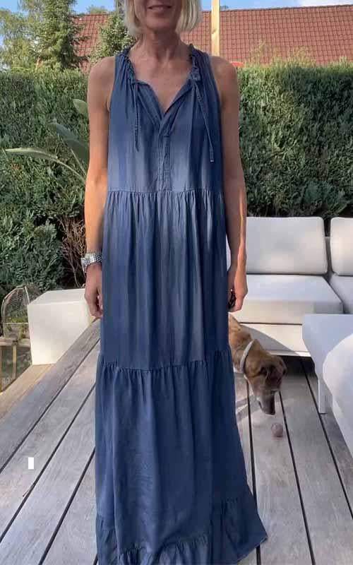 Sophisticated Dress with a Clean Classic Look