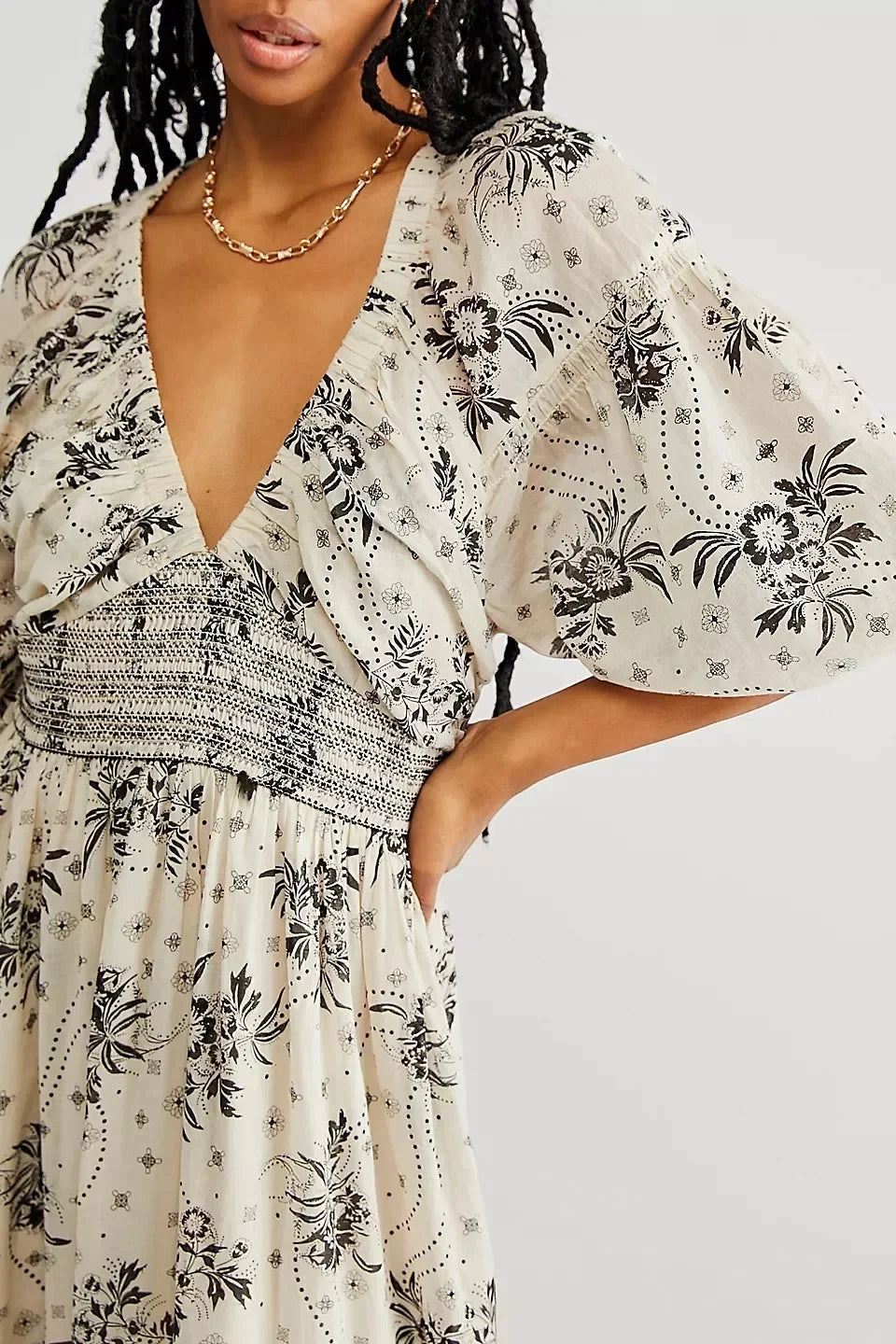 Well Tailored Dress with a Graceful Silhouette