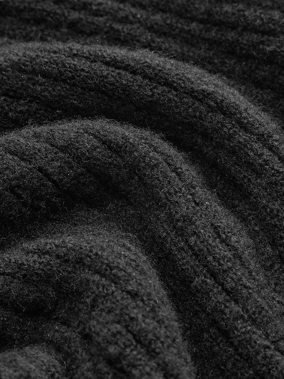Effortlessly Elegant Sweater with a Timeless Design