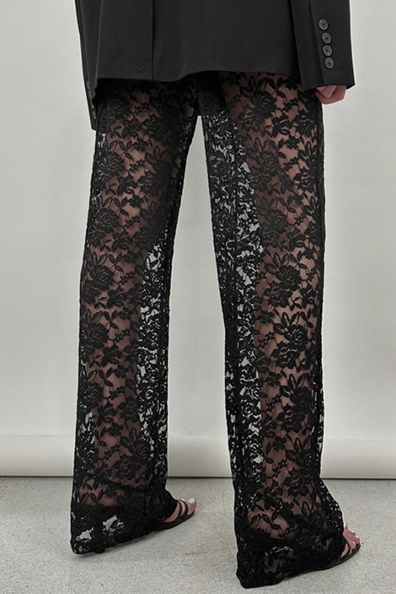Well Tailored Pants with a Graceful Silhouette