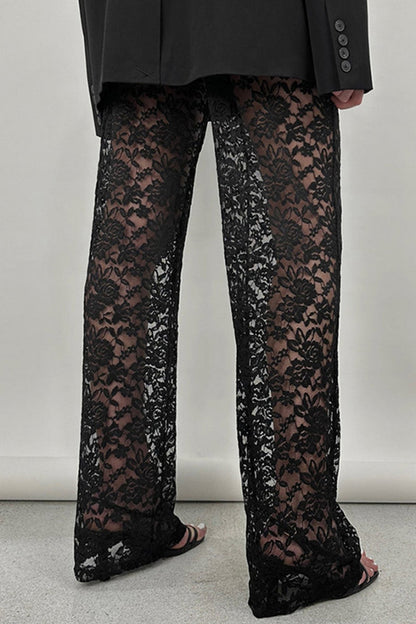 Well Tailored Pants with a Graceful Silhouette