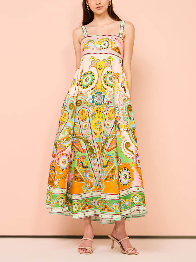 Well Tailored Dress with a Graceful Silhouette