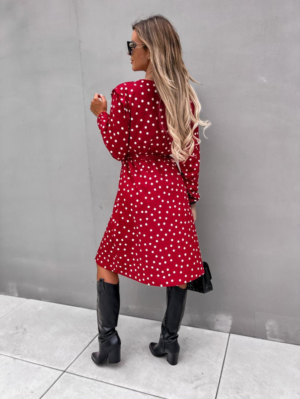 Effortlessly Elegant Dress with a Timeless Design