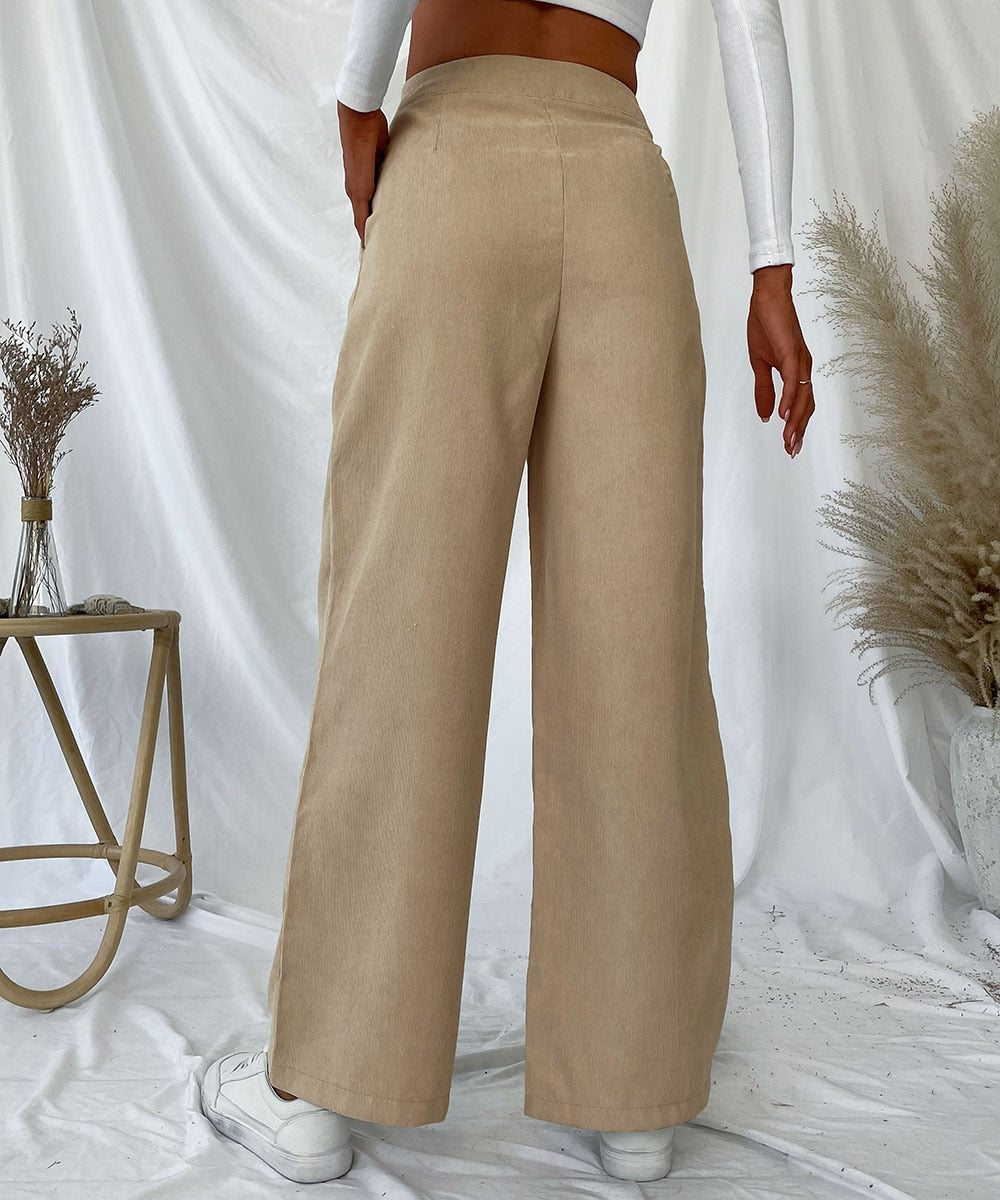 Effortlessly Elegant Pants with a Timeless Design