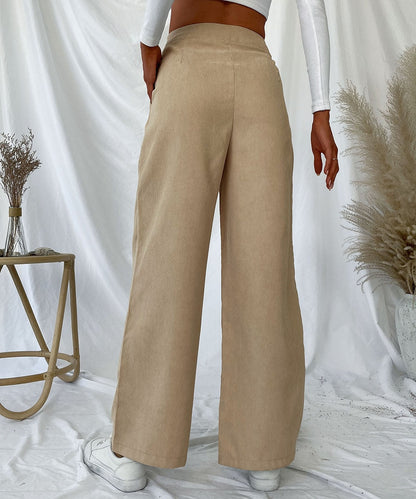 Effortlessly Elegant Pants with a Timeless Design
