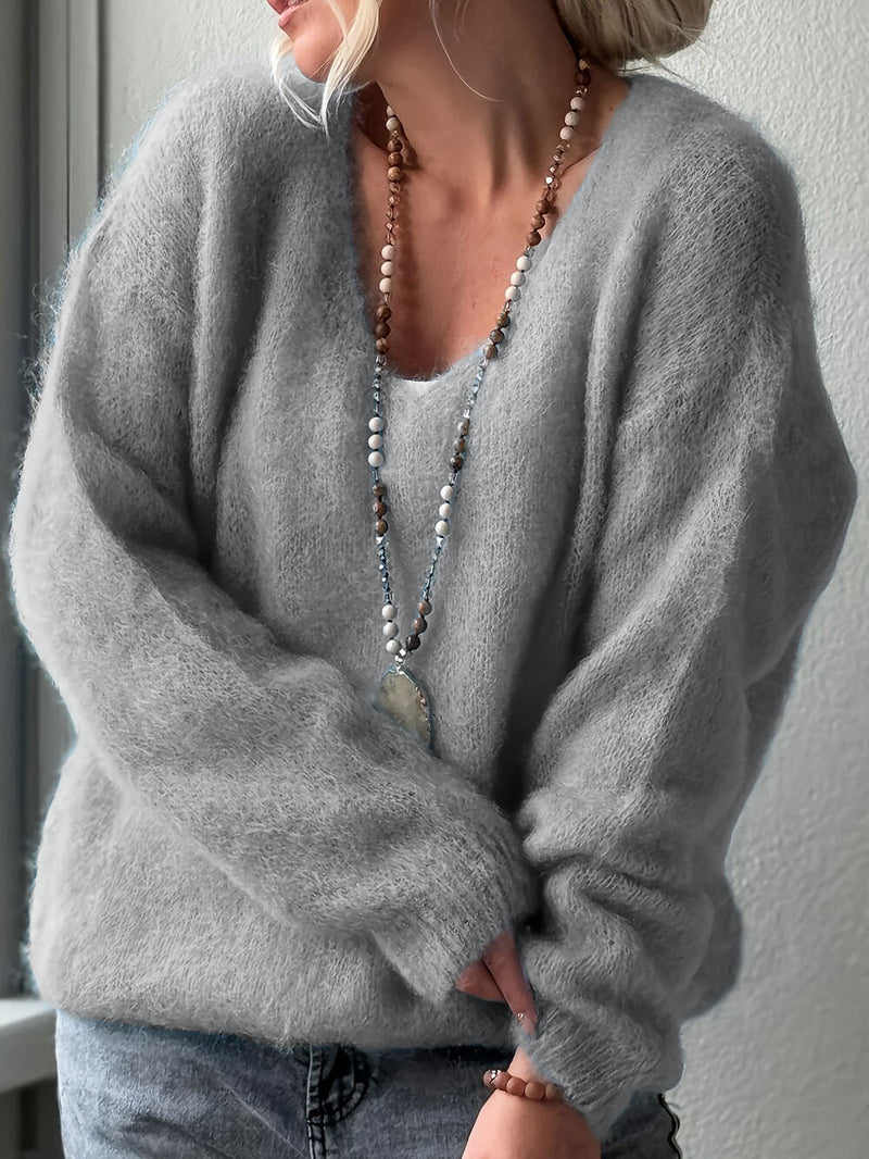 Effortlessly Elegant Sweater with a Timeless Design