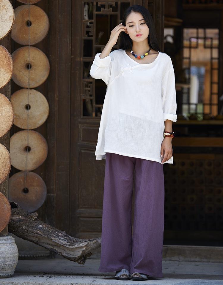 Effortlessly Elegant Pants with a Timeless Design