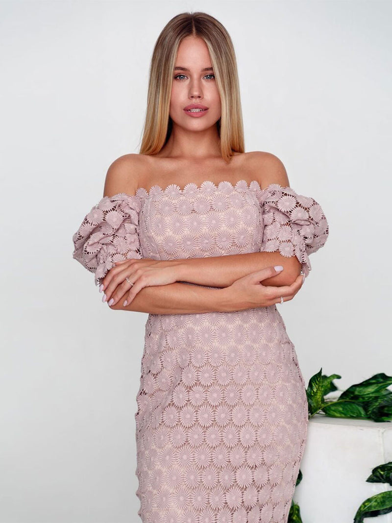 Effortlessly Elegant Dress with a Timeless Design