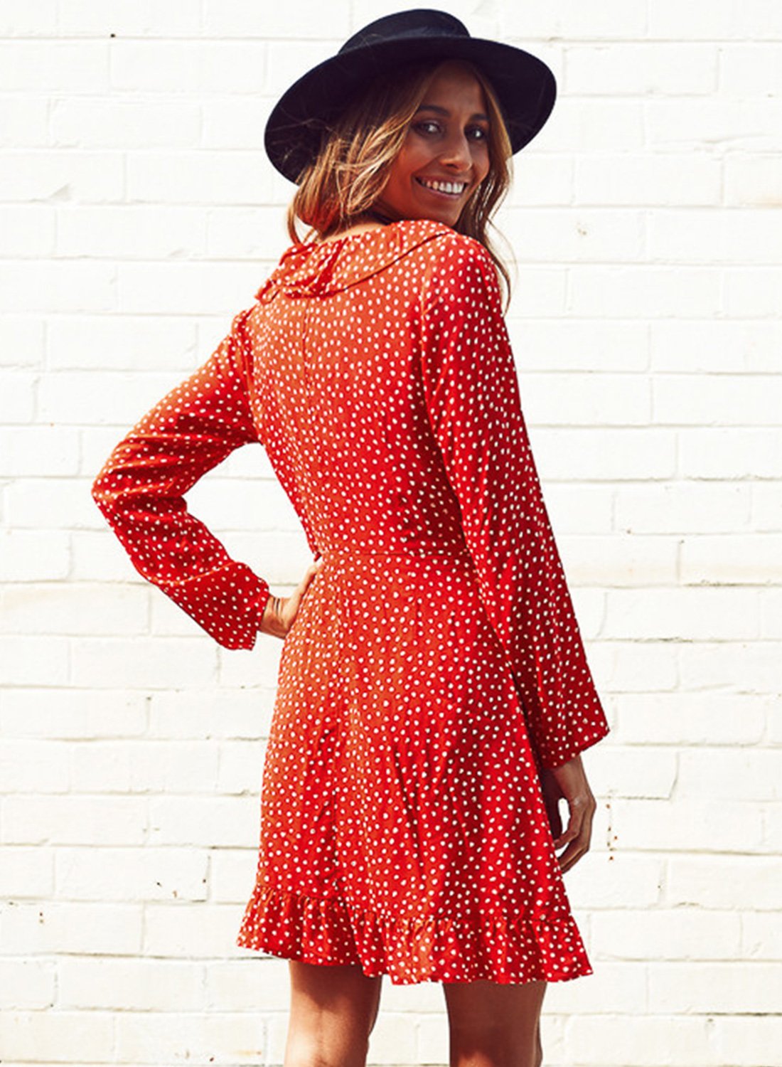 Beautifully Finished Dress in a Timeless Design