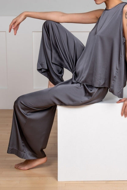 Classic Vintage Pants with a Flattering Fit