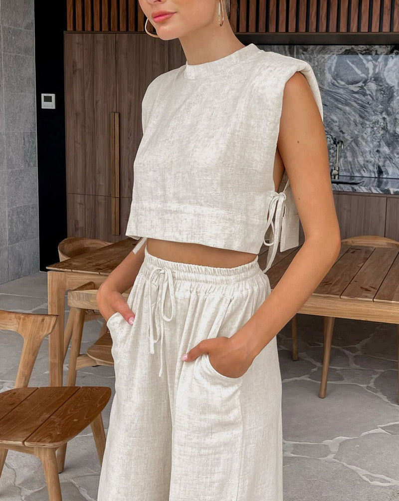 Effortlessly Elegant Pants with a Timeless Design