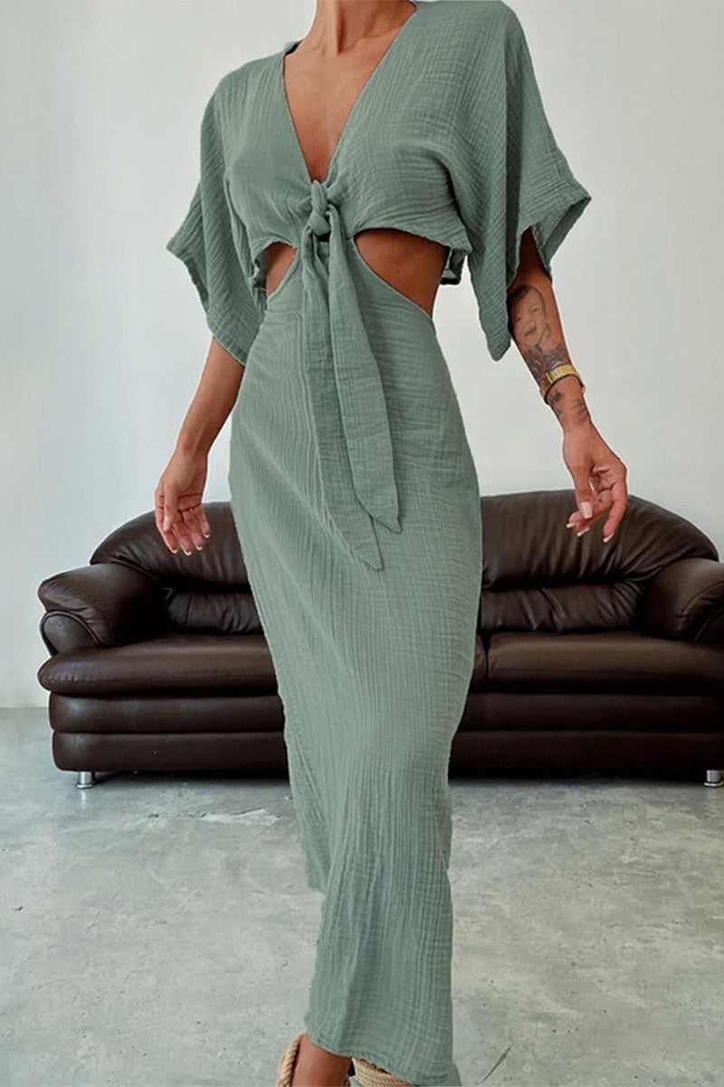 Beautifully Finished Dress in a Timeless Design