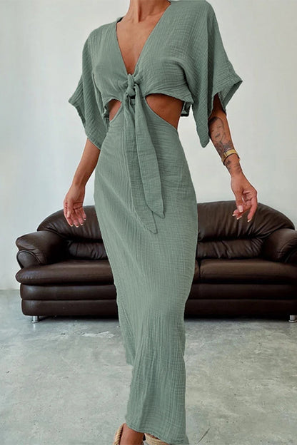Beautifully Finished Dress in a Timeless Design