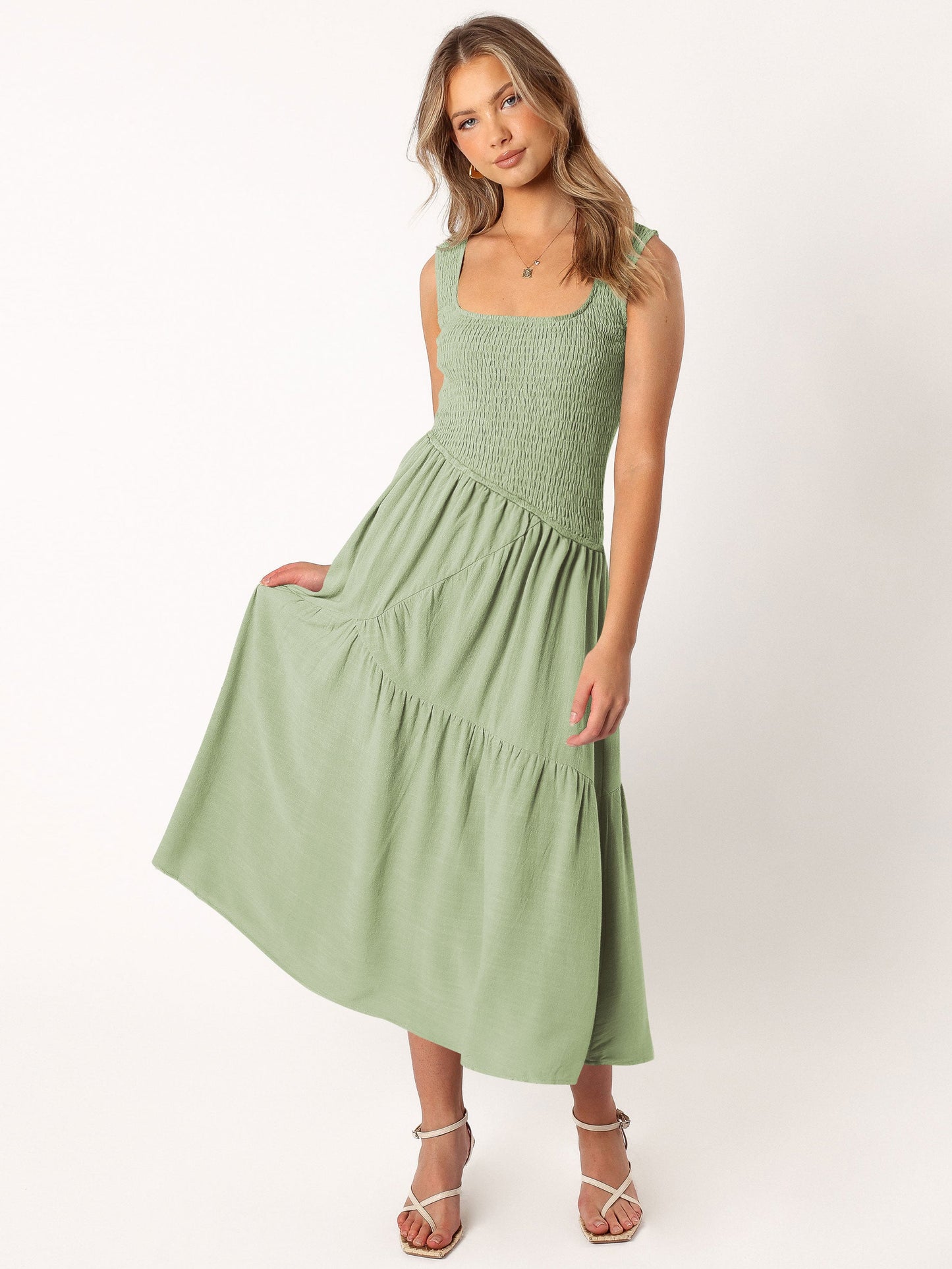 Classic Vintage Dress with a Flattering Fit