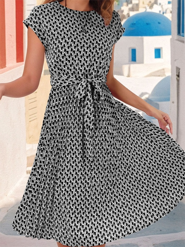 Well Tailored Dress with a Graceful Silhouette