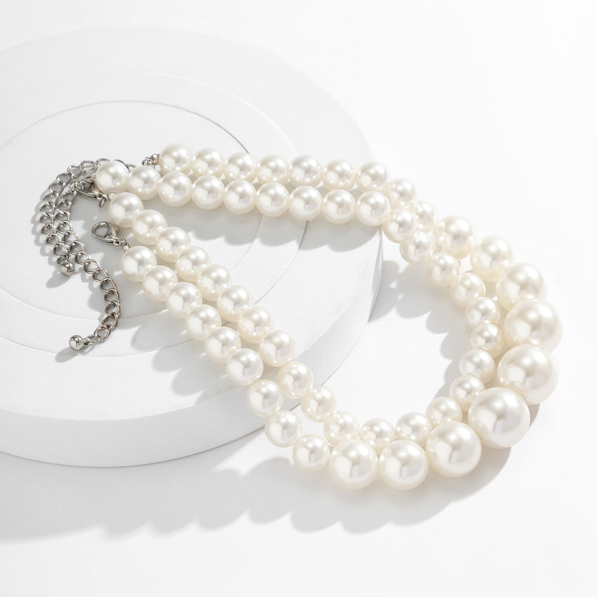 Classic Pearl Necklace with Timeless Appeal