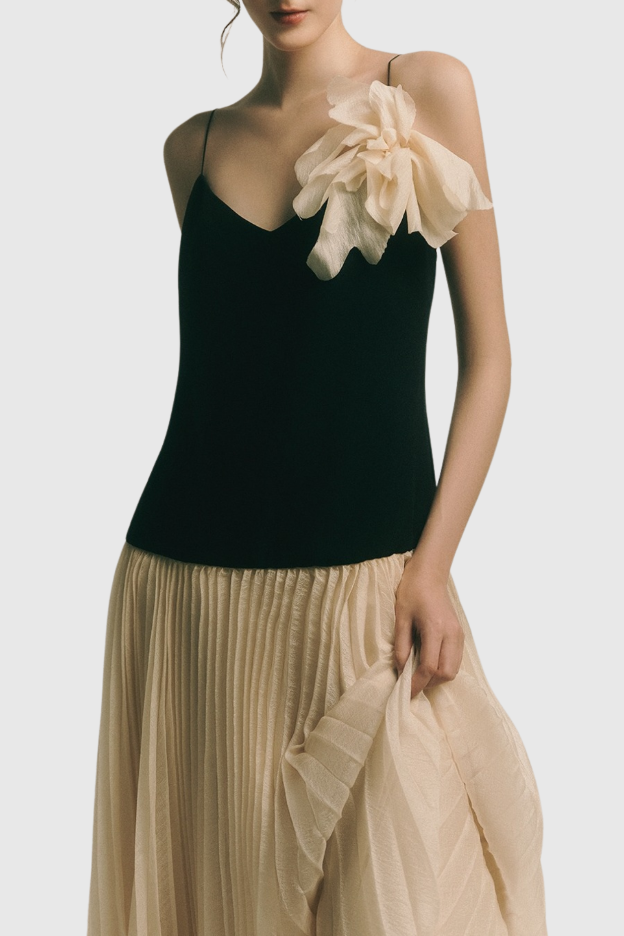Effortlessly Elegant Dress with a Timeless Design