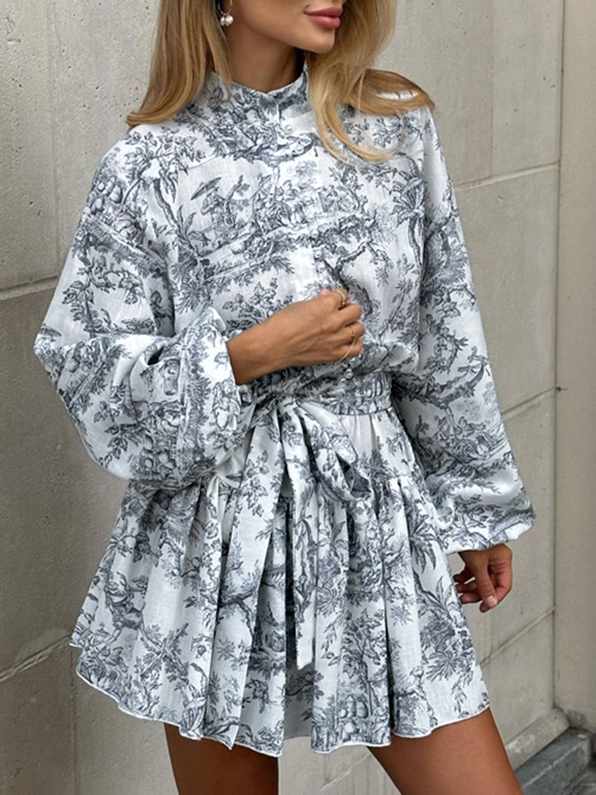 Classic Vintage Dress with a Flattering Fit