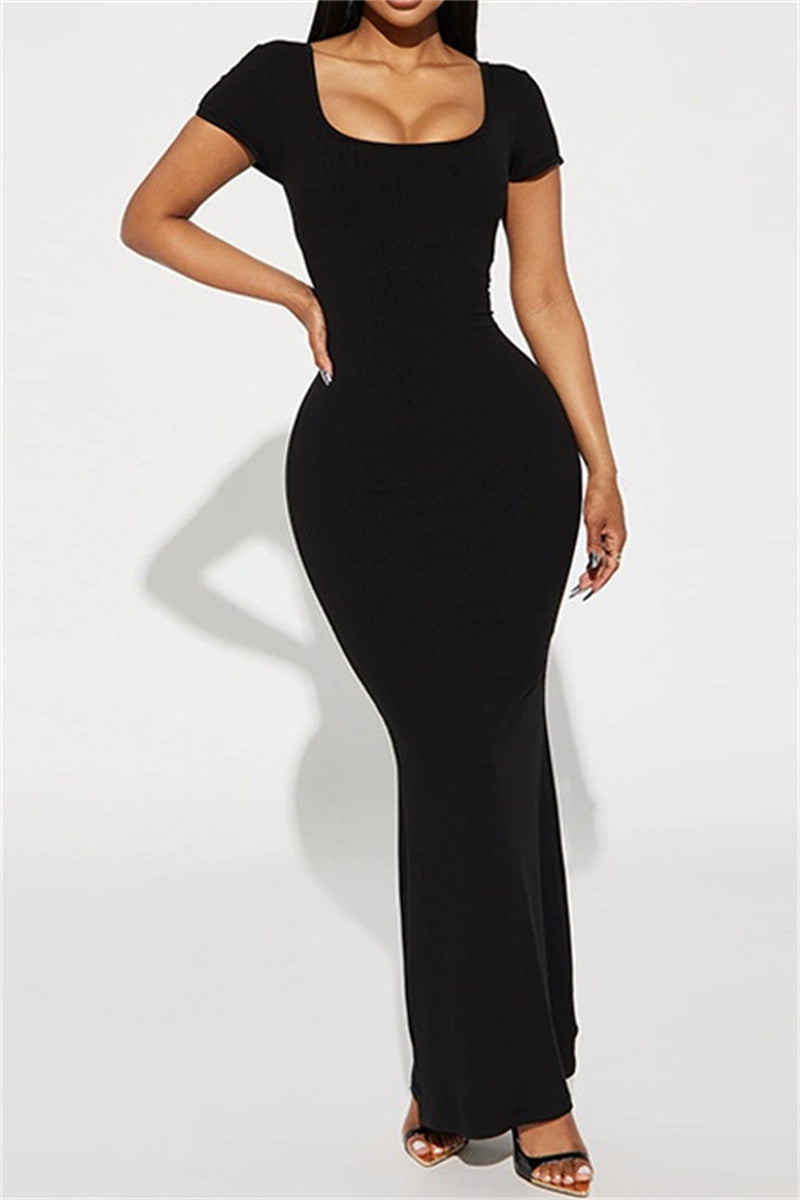 Well Tailored Dress with a Graceful Silhouette
