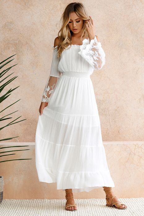 Beautifully Finished Dress in a Timeless Design