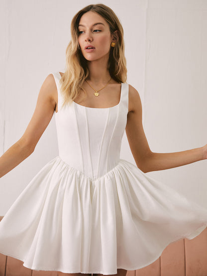 Beautifully Finished Dress in a Timeless Design