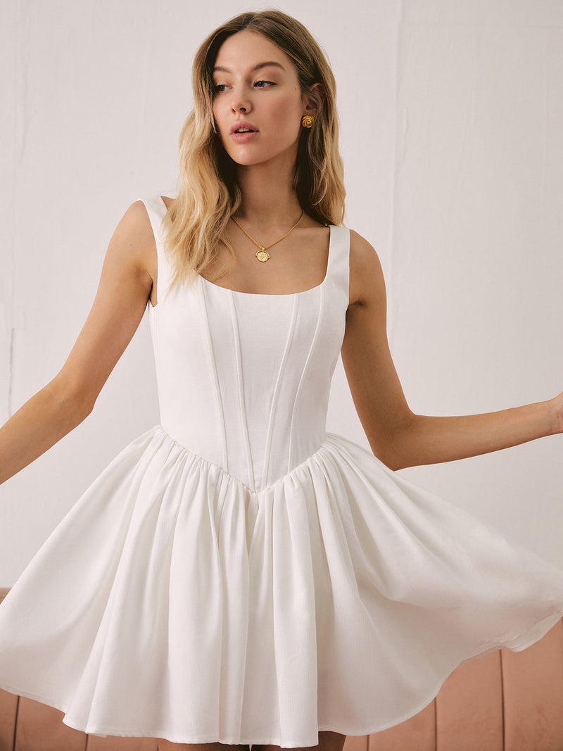 Beautifully Finished Dress in a Timeless Design