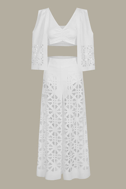 Well Tailored Pants with a Graceful Silhouette
