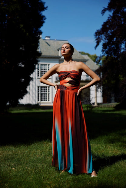 Beautifully Finished Dress in a Timeless Design