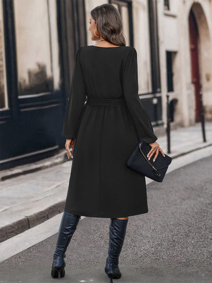 Well Tailored Dress with a Graceful Silhouette