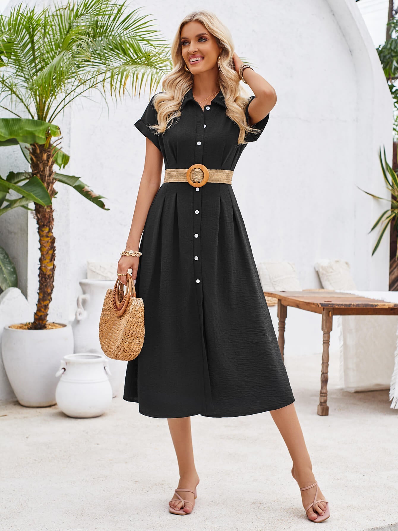 Beautifully Finished Dress in a Timeless Design
